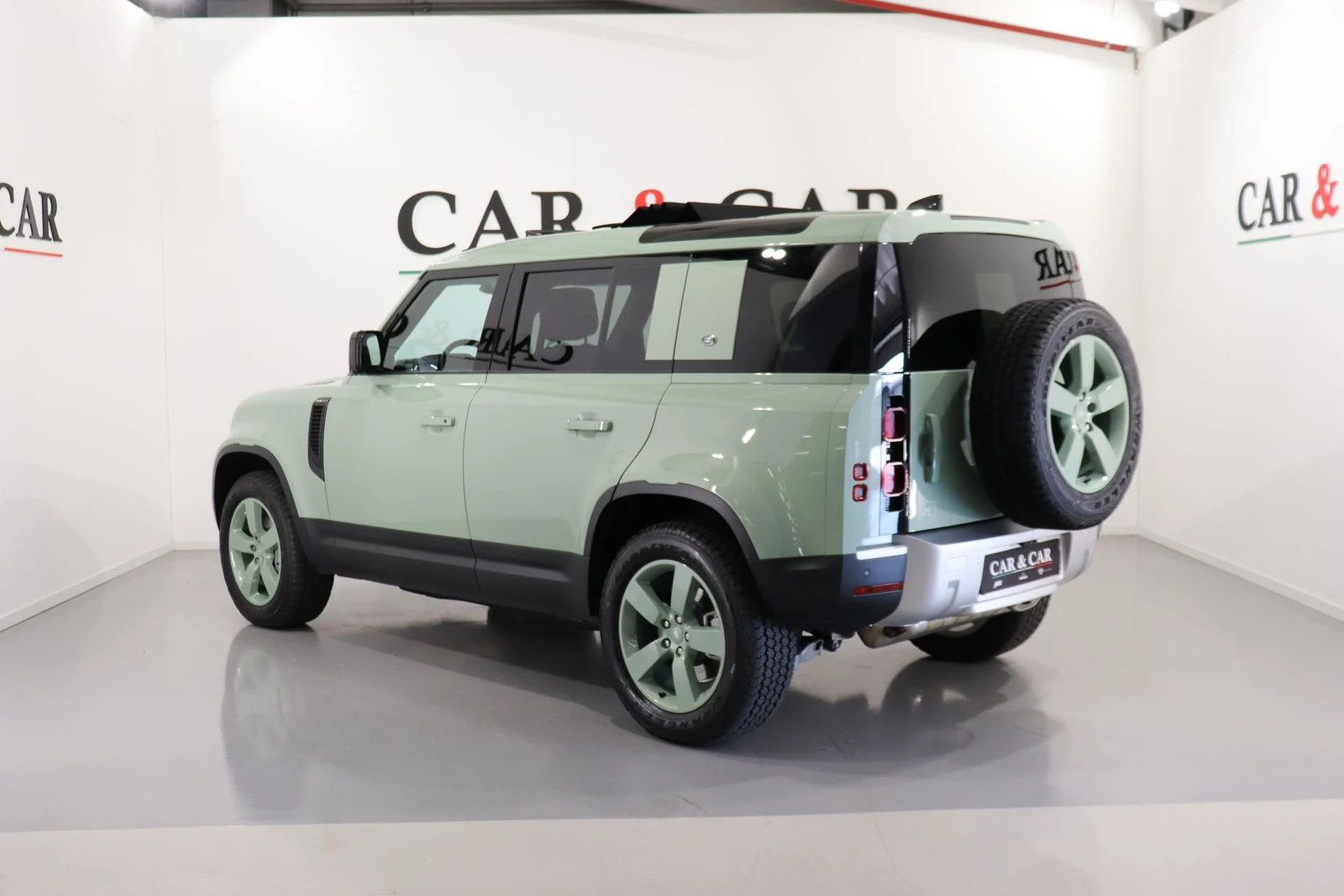 Land Rover Defender 110 P400 75th Limited Edition, 2/10