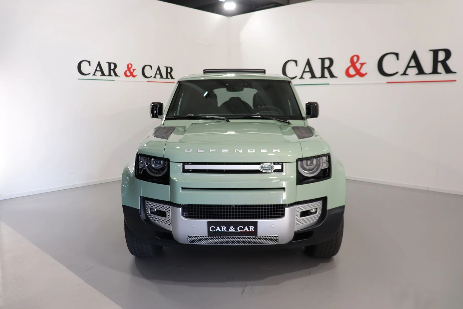 Land Rover Defender 110 P400 75th Limited Edition, 3/10