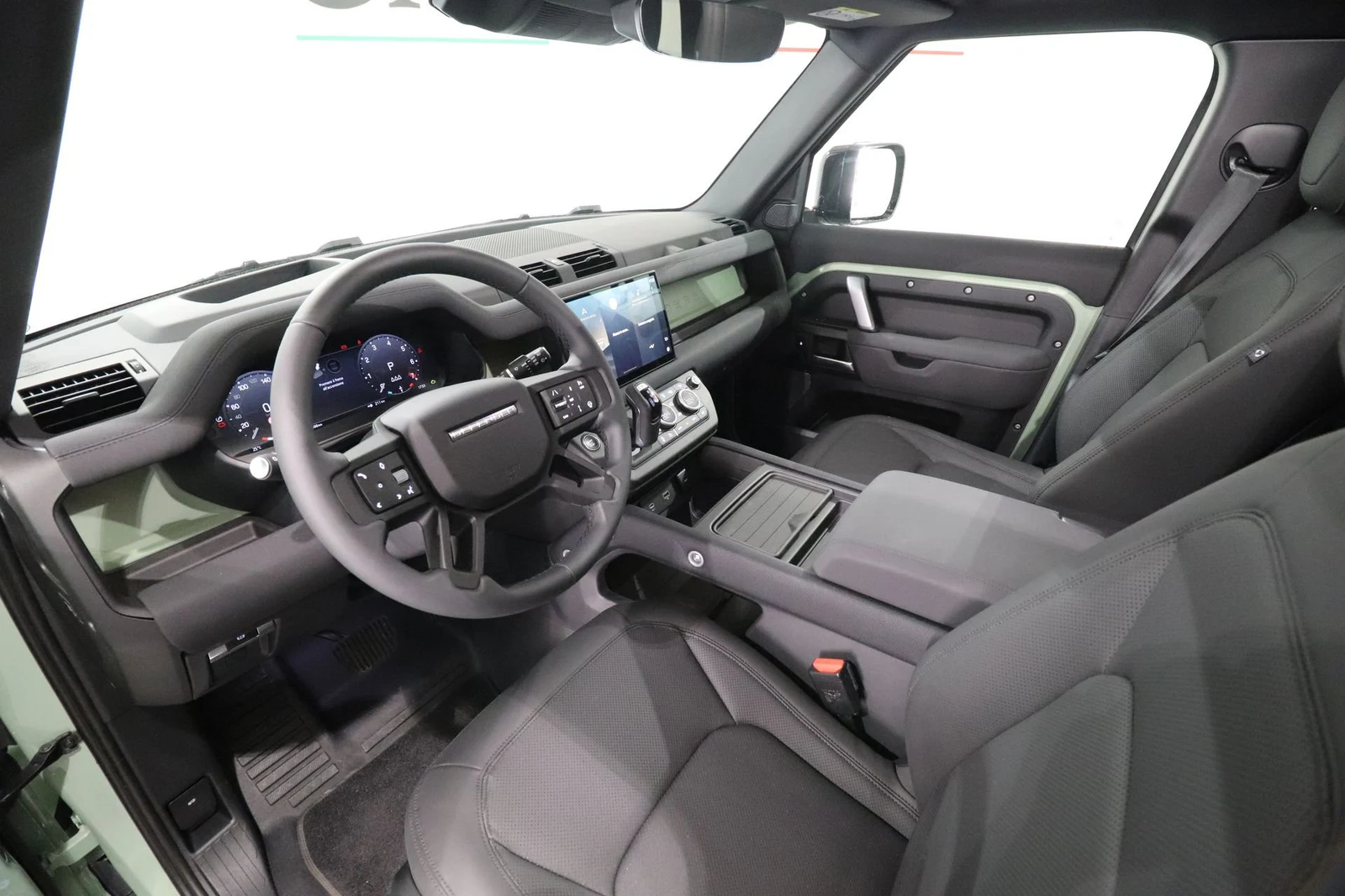 Land Rover Defender 110 P400 75th Limited Edition, 7/10
