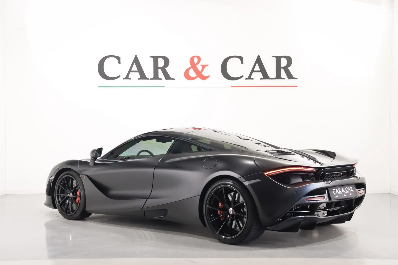 McLaren 720S, 2/10