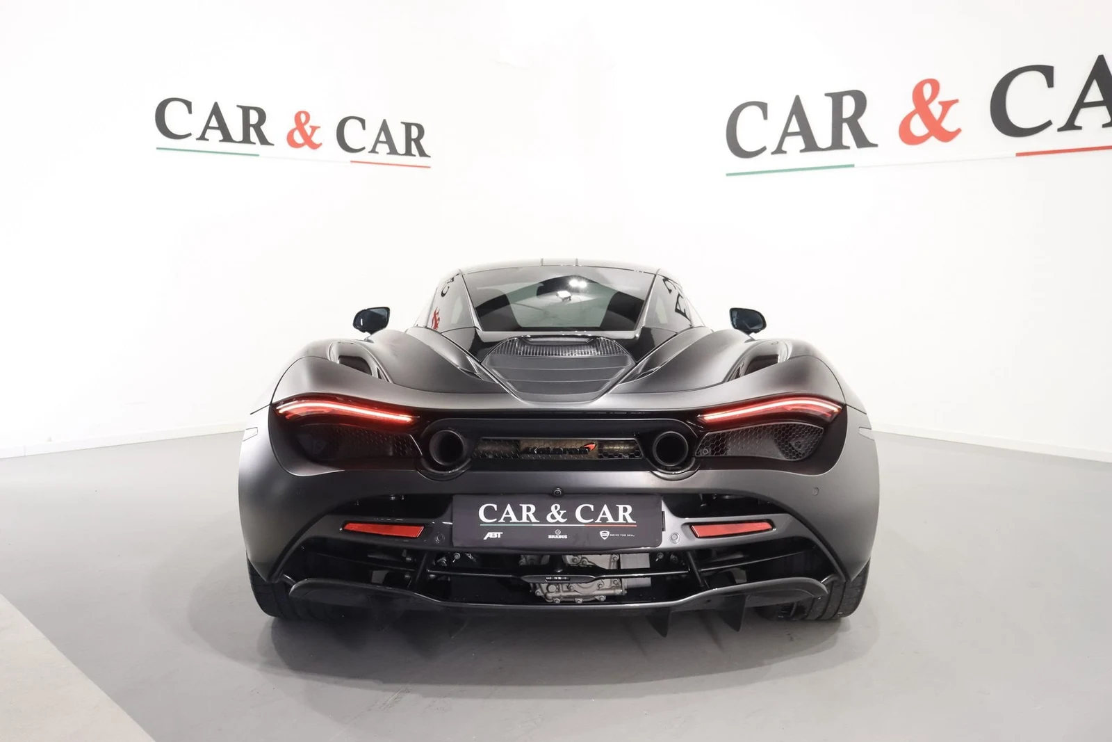 McLaren 720S, 4/10