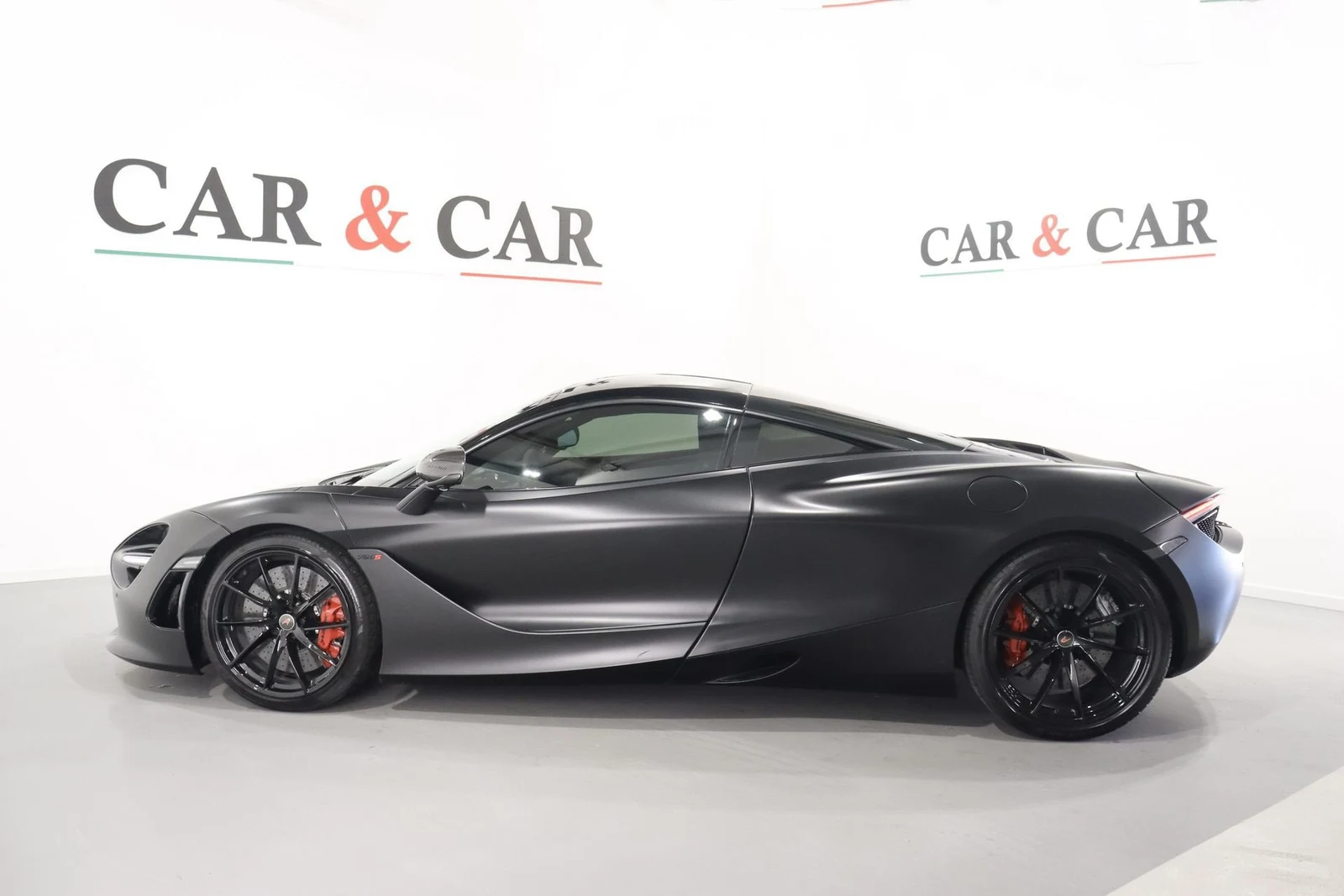 McLaren 720S, 6/10