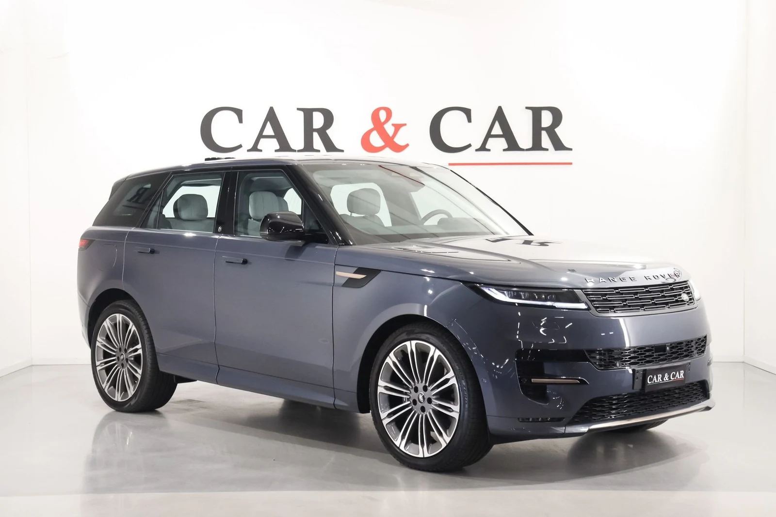 Seller photograph: Land Rover Range Rover Sport D300 Dynamic HSE