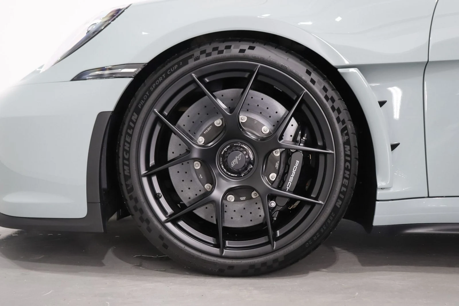 Porsche 911 S/T (992), 6/10