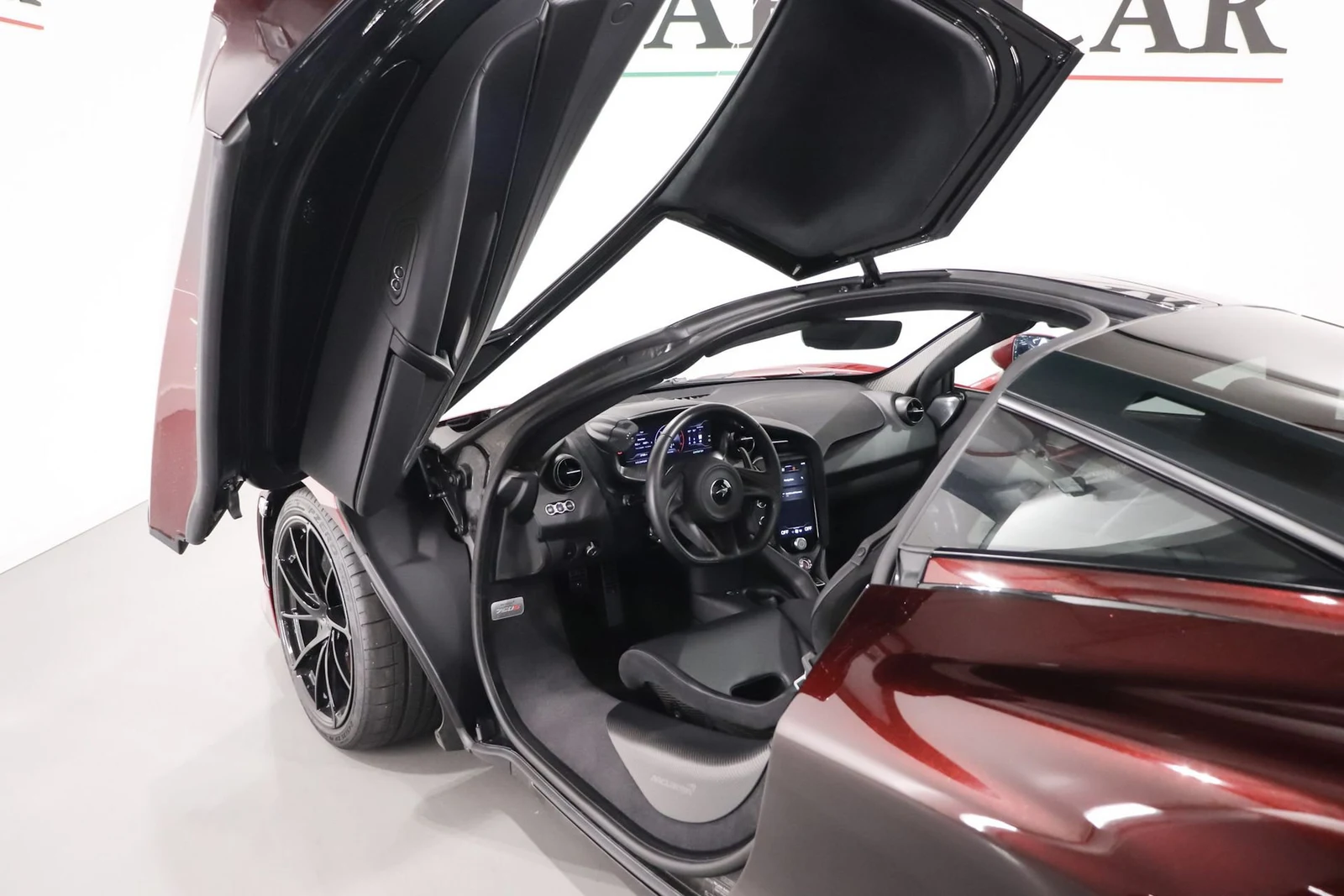 McLaren 750S MSO, 8/10