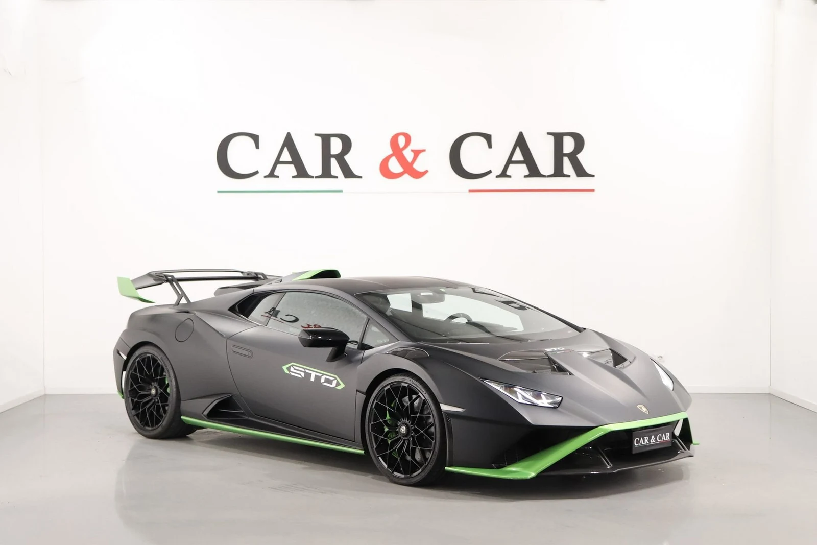 Seller photograph: Lamborghini Huracán STO