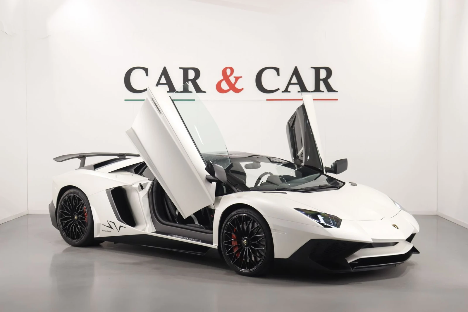Seller photograph: Lamborghini Aventador LP750-4 SV Roadster