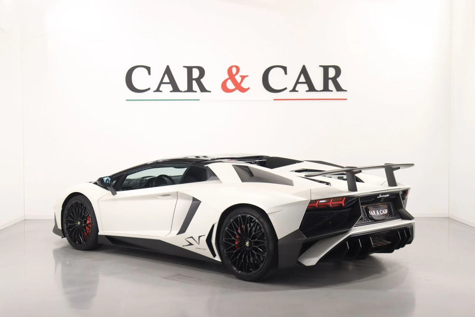 Lamborghini Aventador LP750-4 SV Roadster, 2/10
