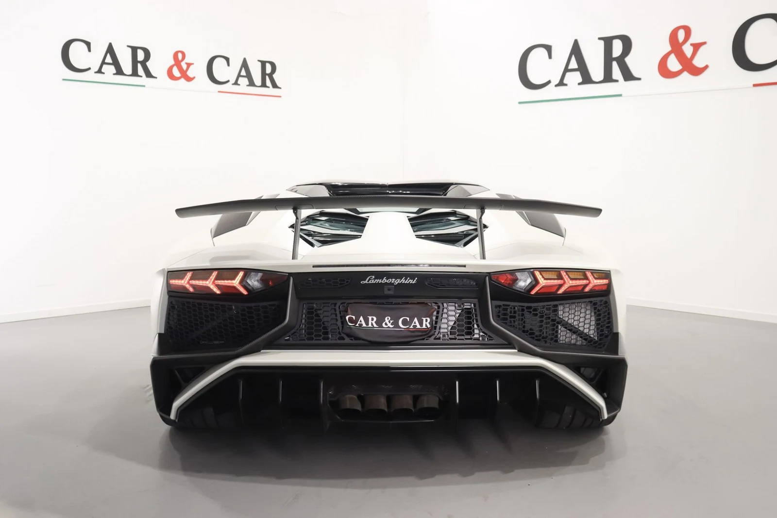 Lamborghini Aventador LP750-4 SV Roadster, 4/10
