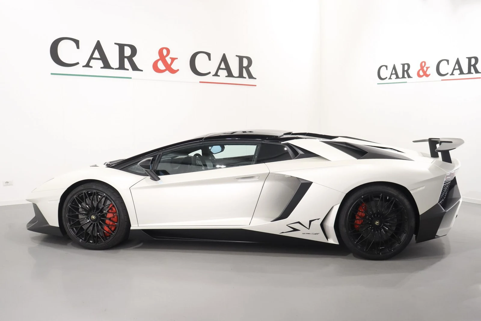 Lamborghini Aventador LP750-4 SV Roadster, 6/10