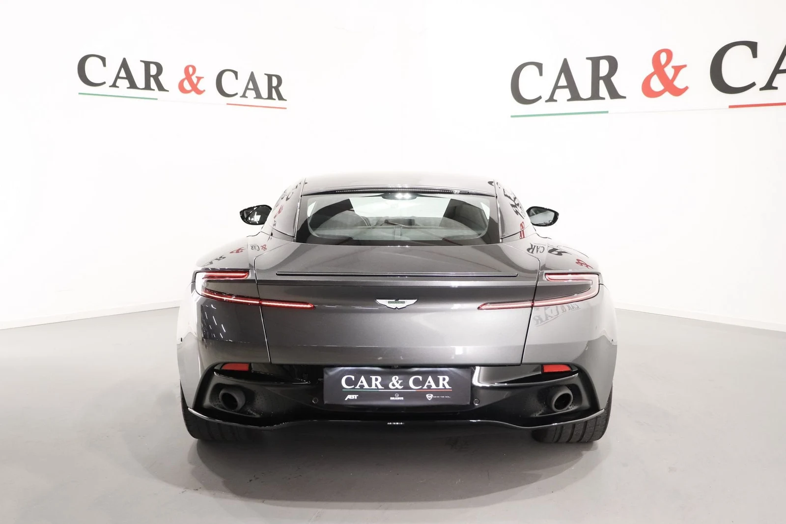 Aston Martin DB11 V12, 4/10