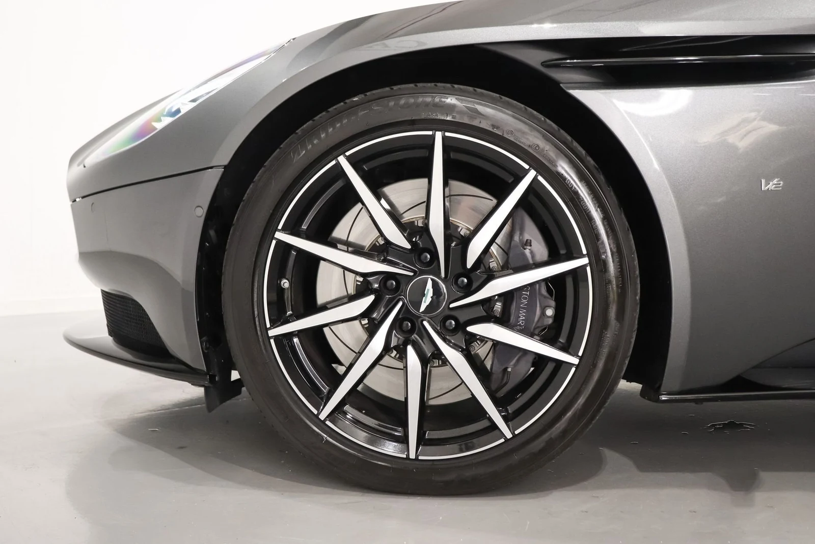 Aston Martin DB11 V12, 7/10