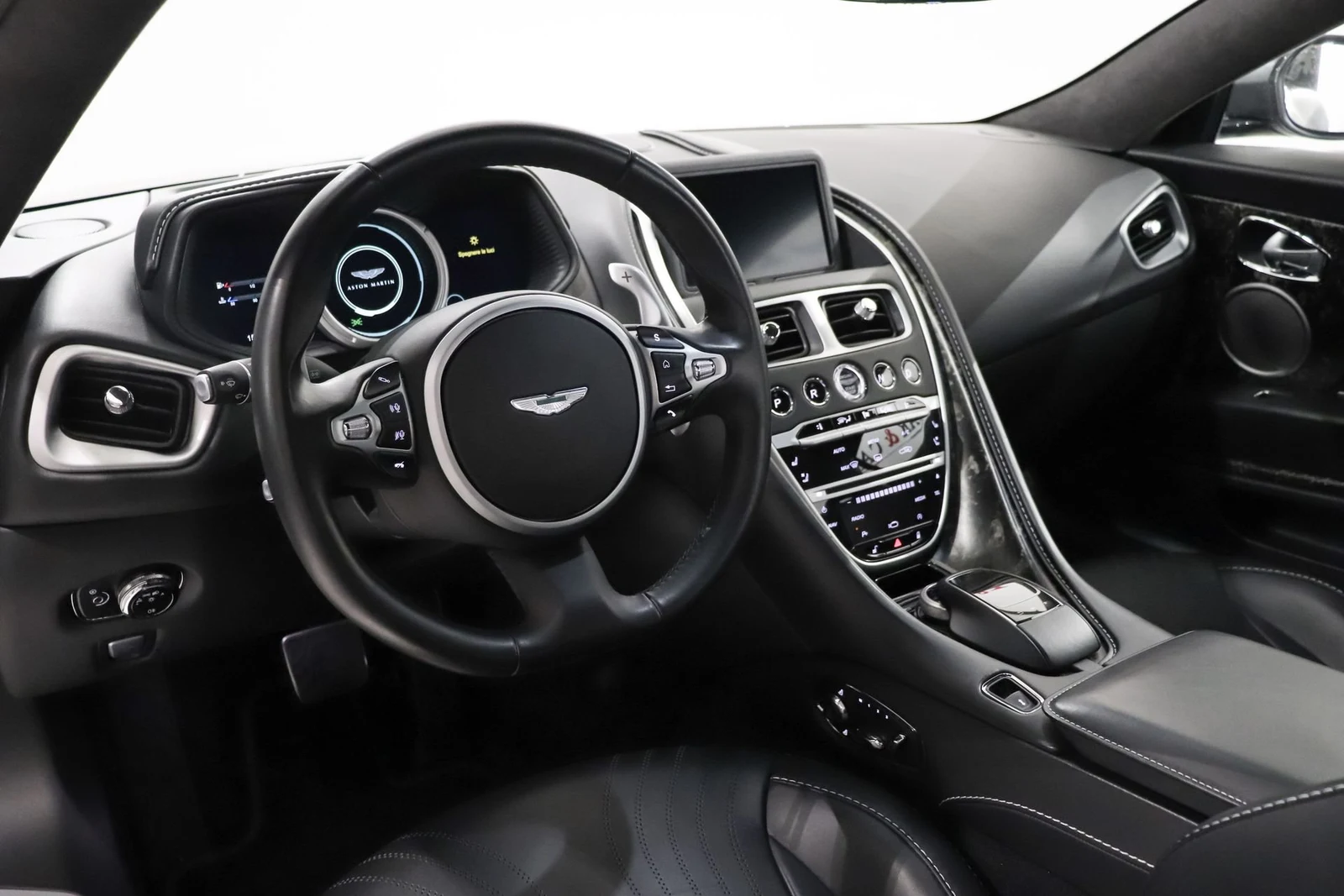 Aston Martin DB11 V12, 9/10