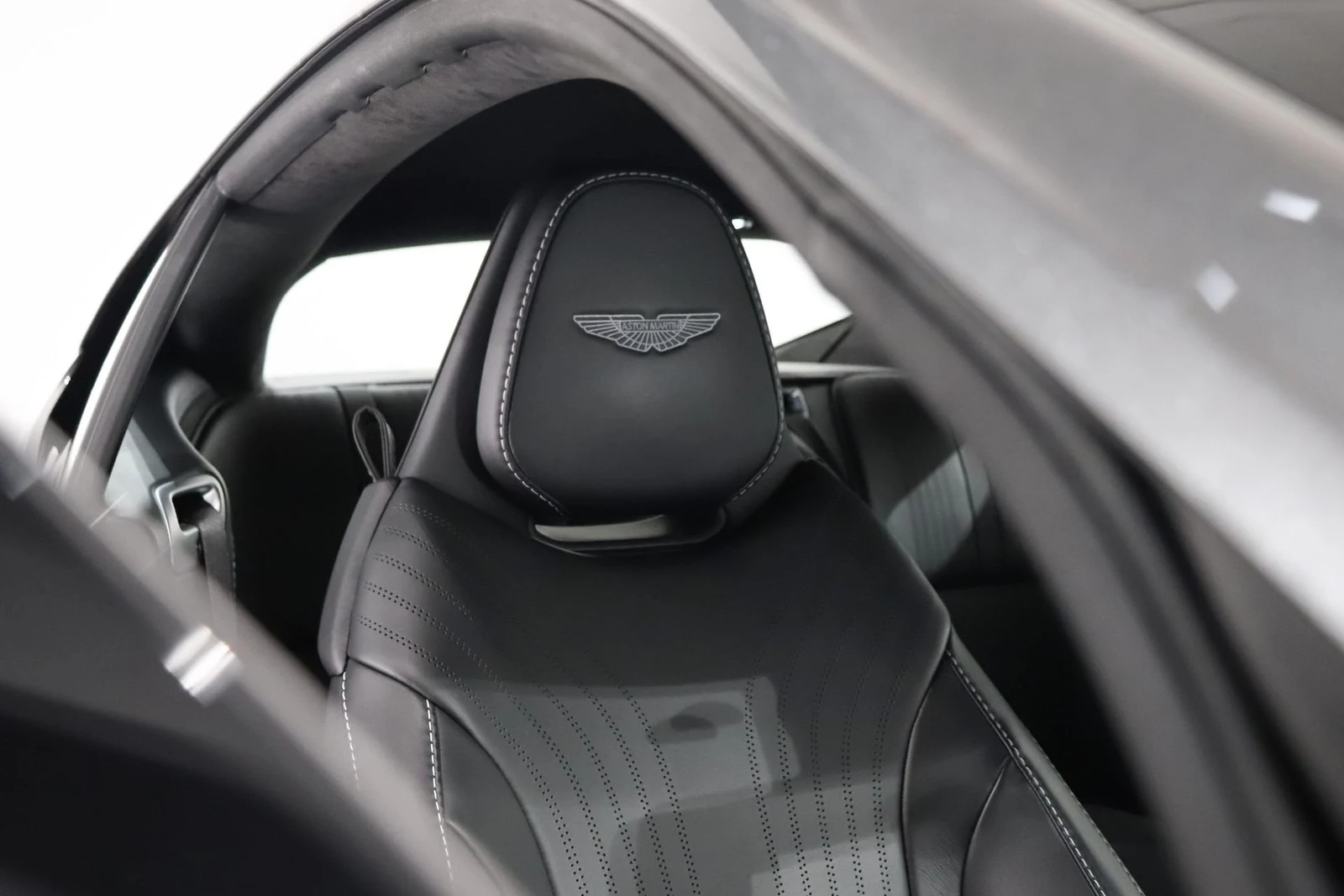 Aston Martin DB11 V12, 10/10