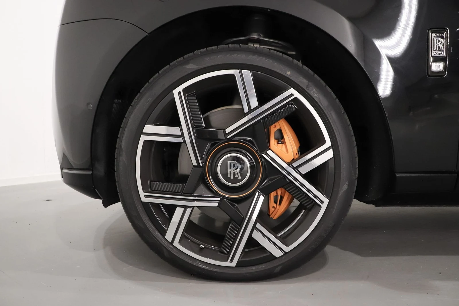 Rolls-Royce Cullinan Black Badge, 7/10