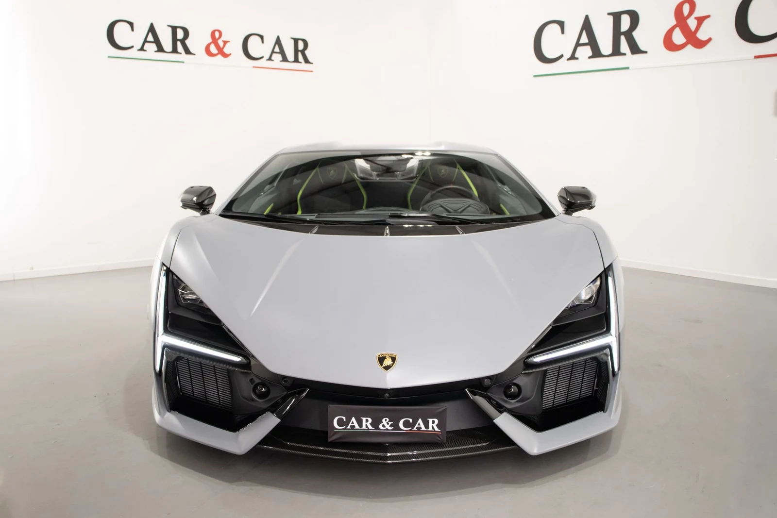 Lamborghini Revuelto, 3/10