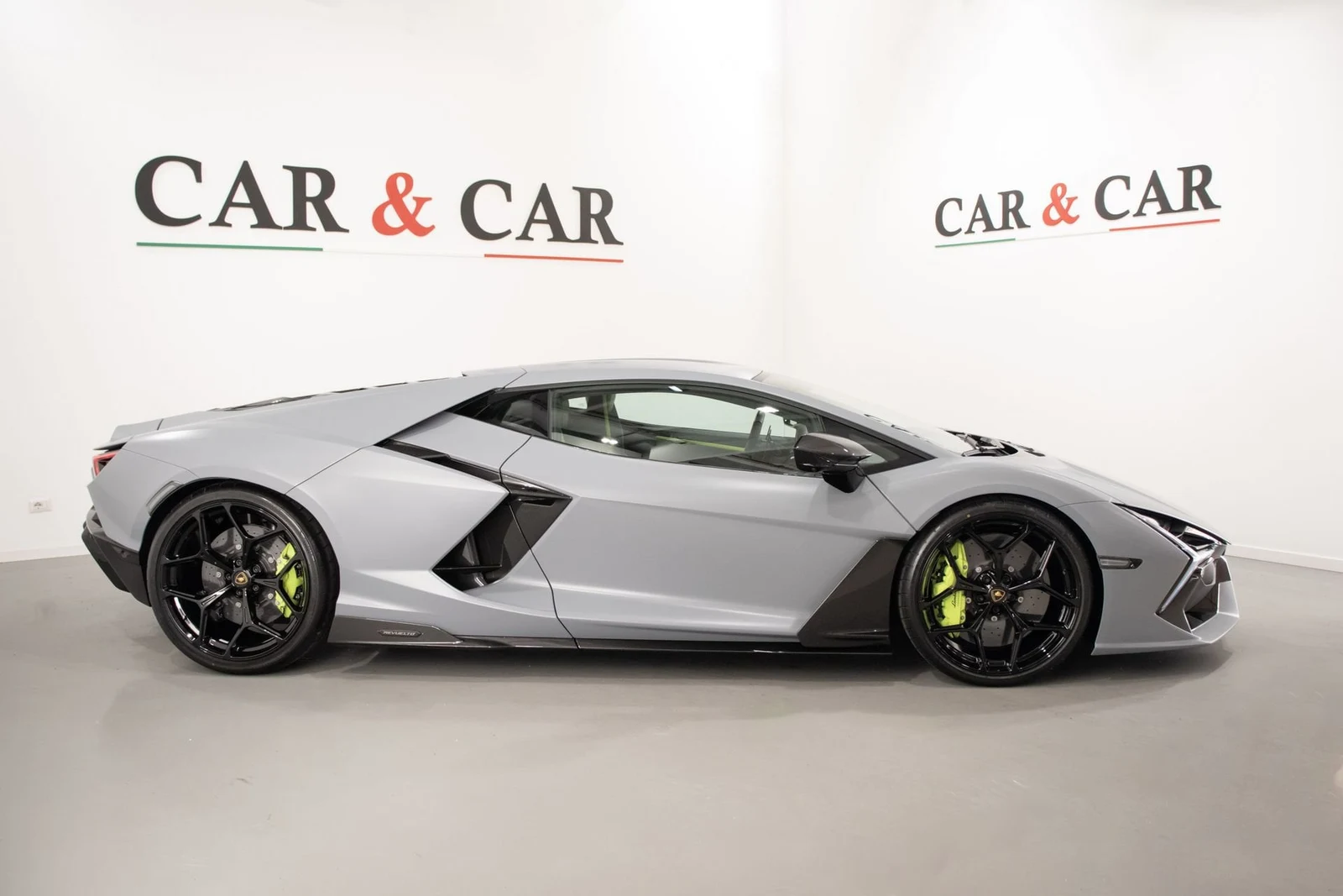 Lamborghini Revuelto, 5/10
