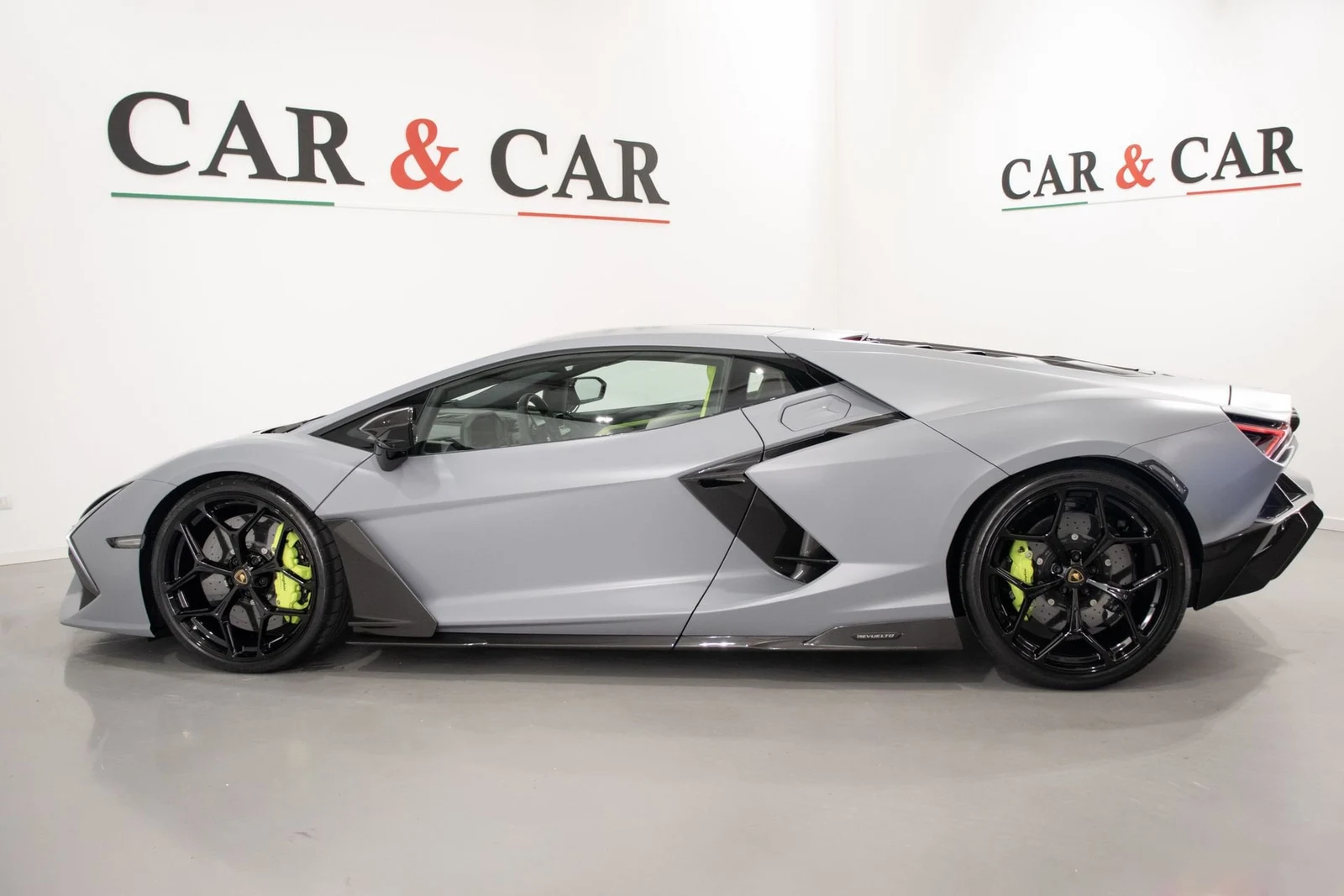 Lamborghini Revuelto, 6/10