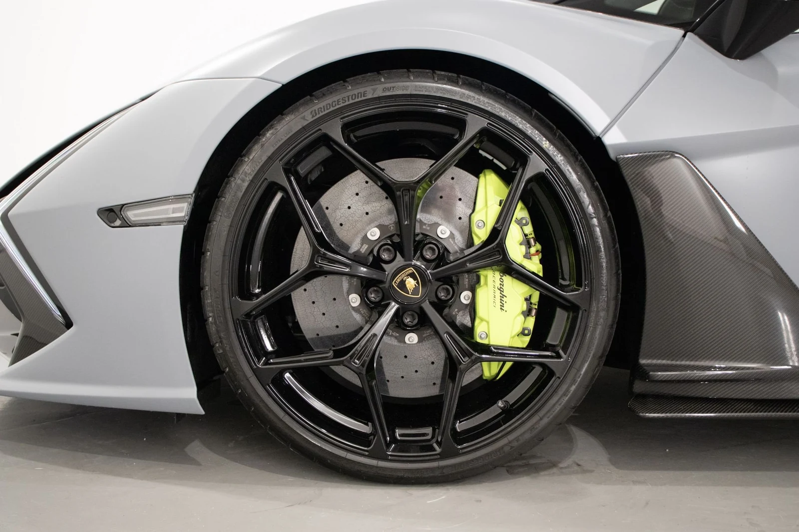 Lamborghini Revuelto, 7/10