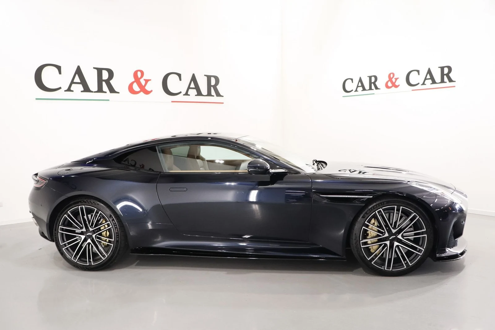 Aston Martin DB12, 5/10