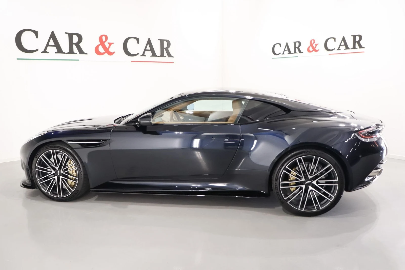 Aston Martin DB12, 6/10