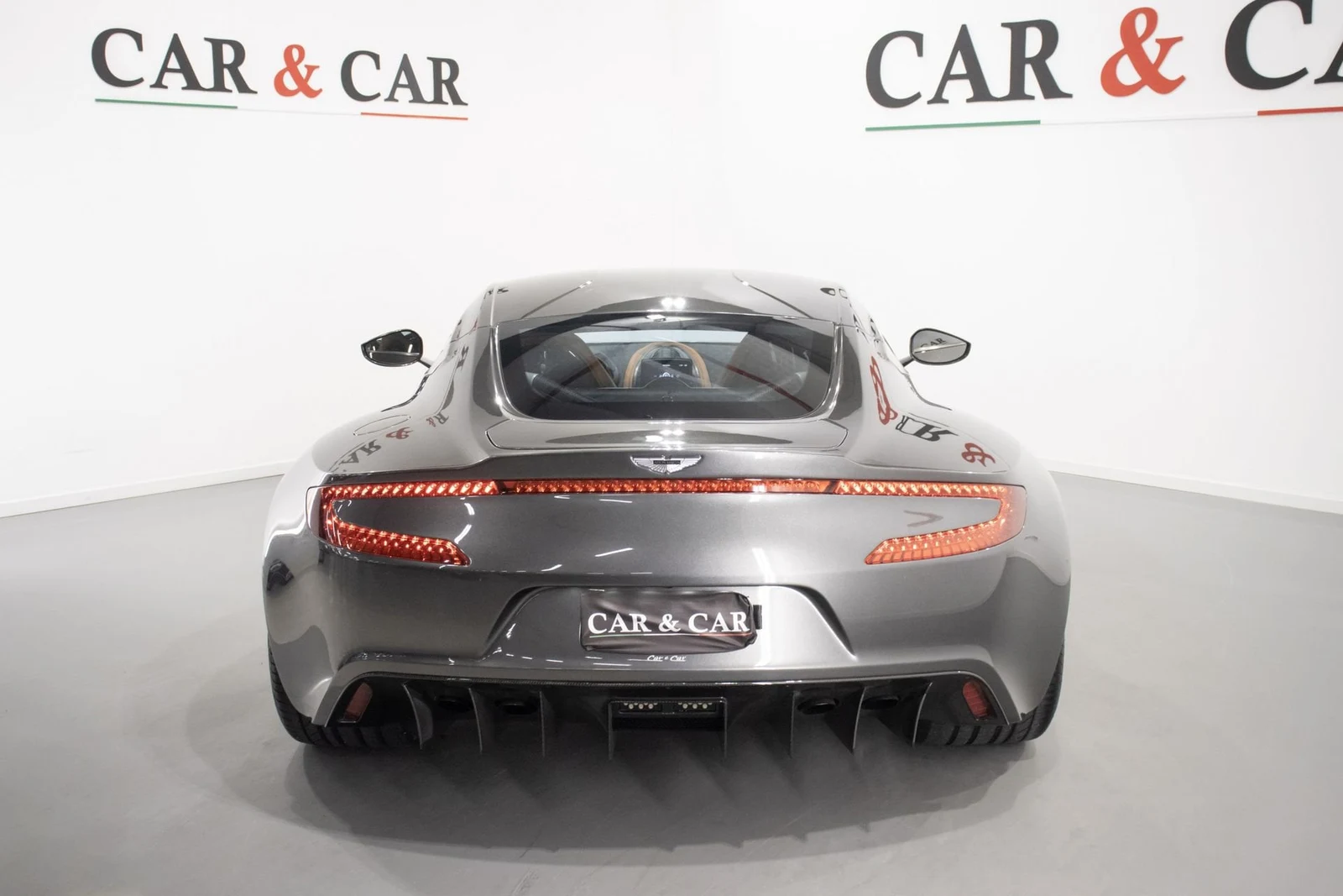 Aston Martin One-77, 4/10