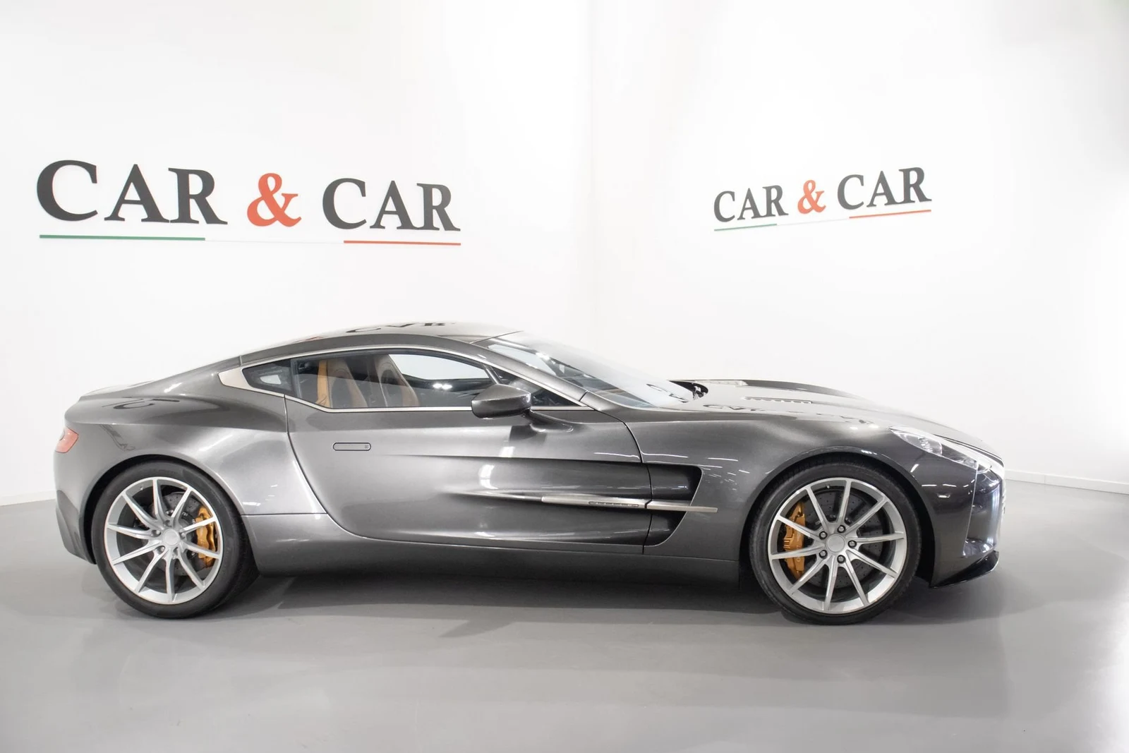 Aston Martin One-77, 5/10