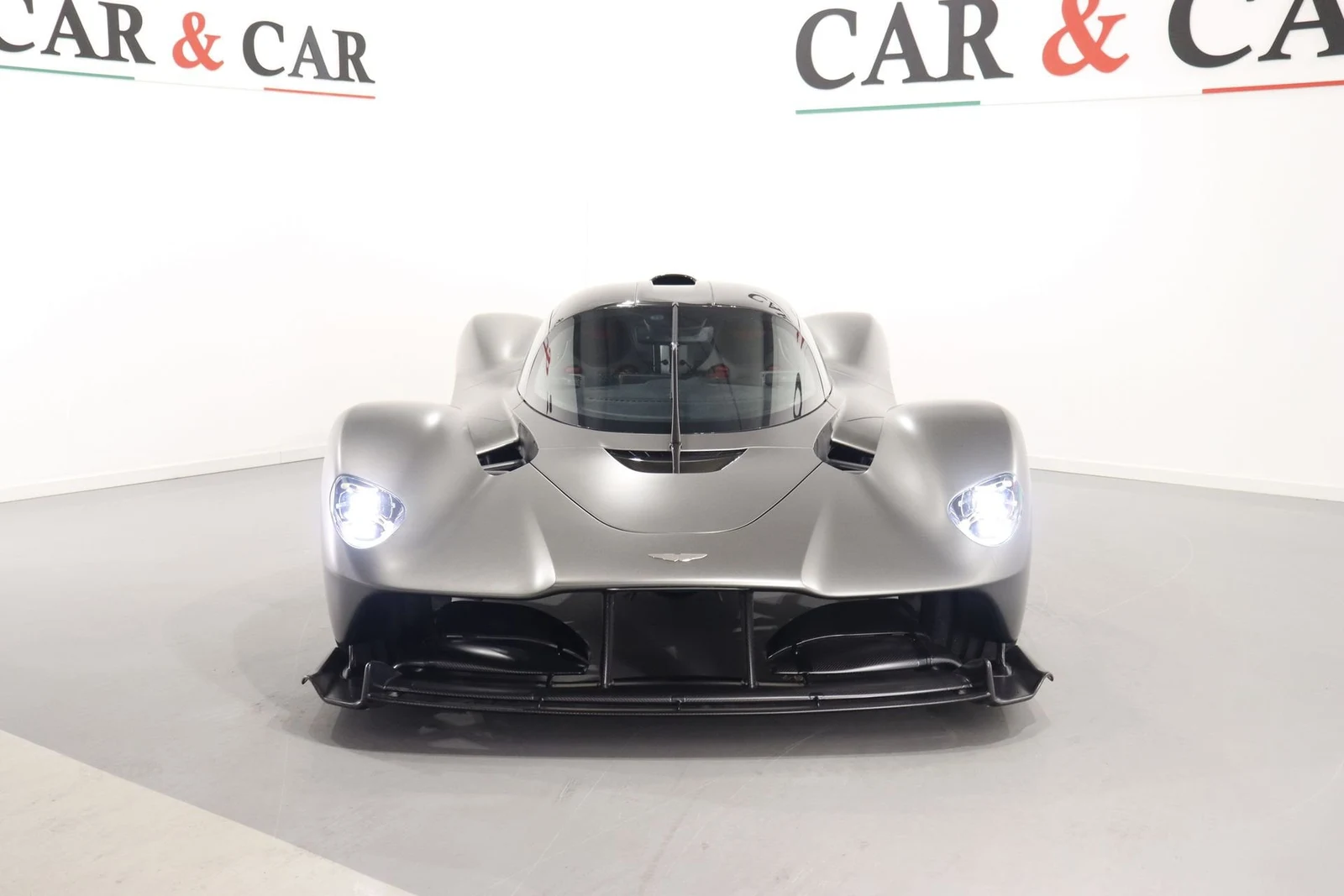 Aston Martin Valkyrie, 3/10