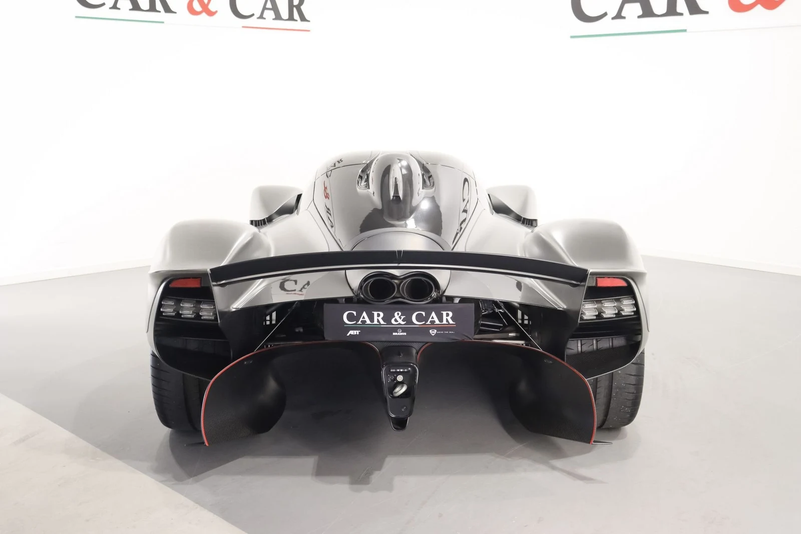 Aston Martin Valkyrie, 4/10