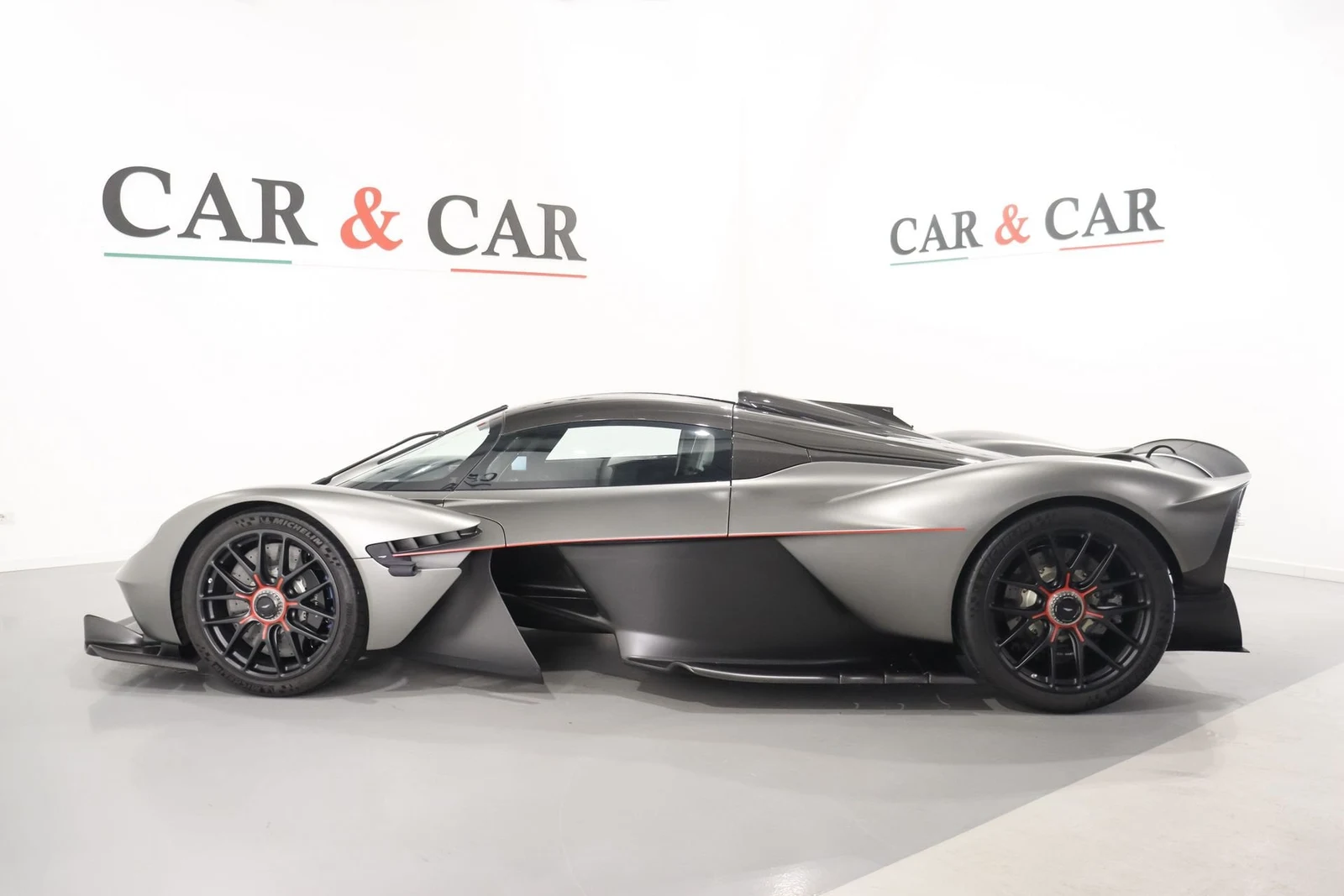 Aston Martin Valkyrie, 5/10