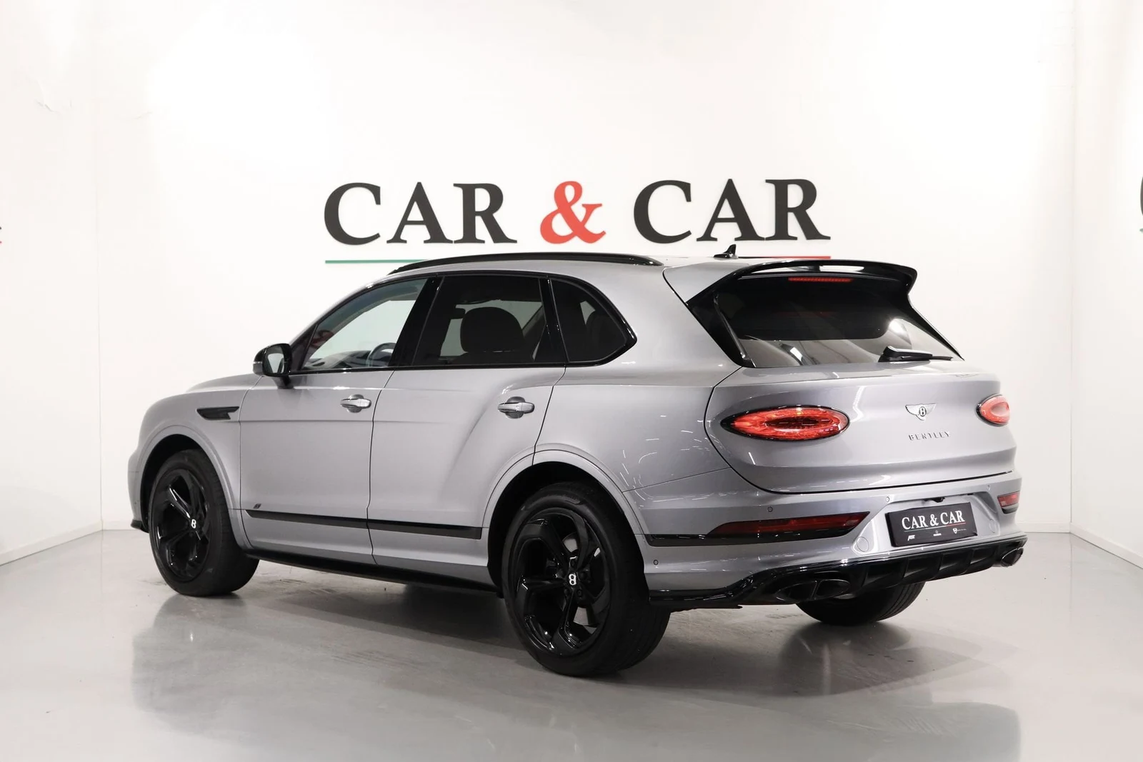 Bentley Bentayga S, 2/10