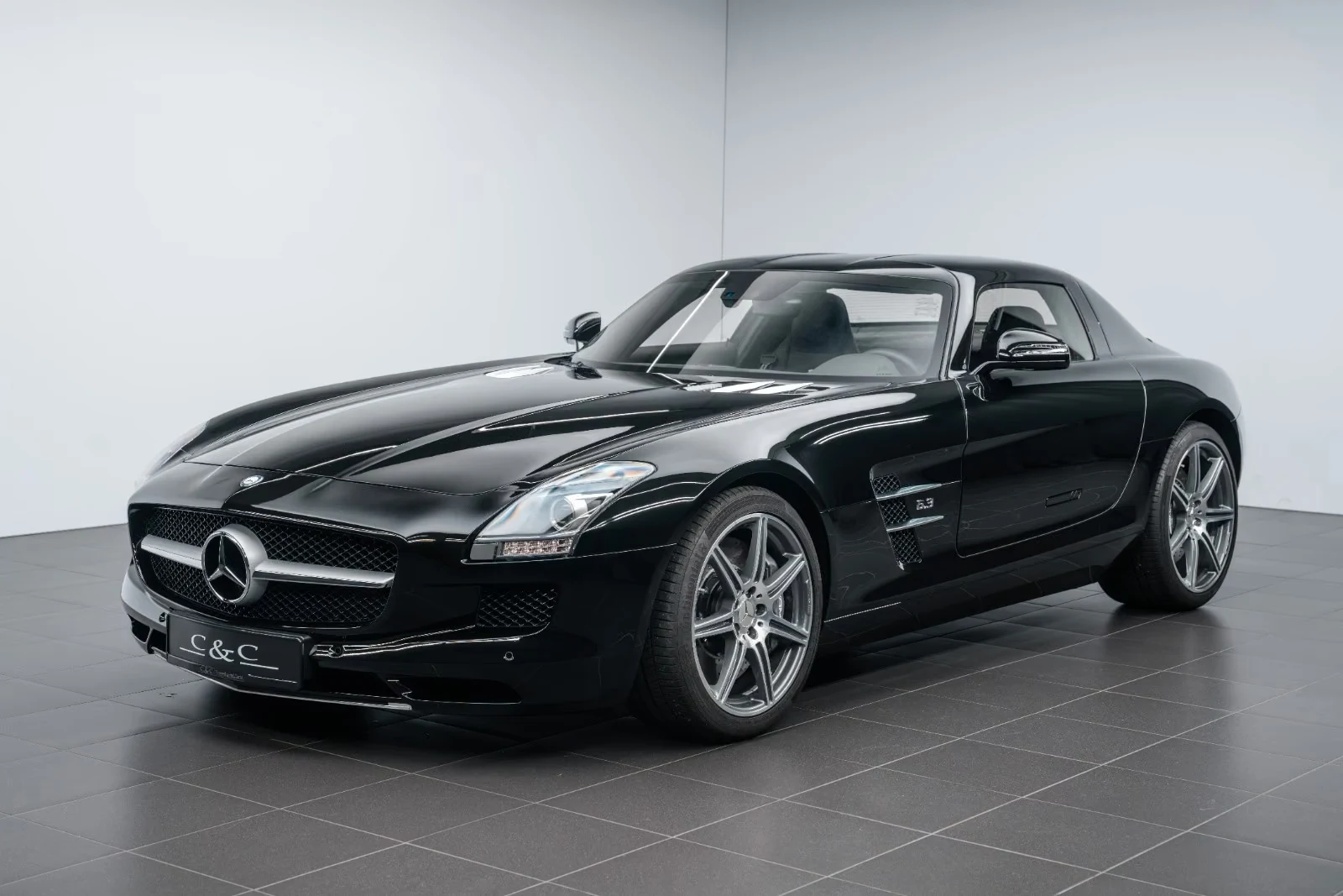 2011 Mercedes-Benz SLS AMG Coupé, 2/25