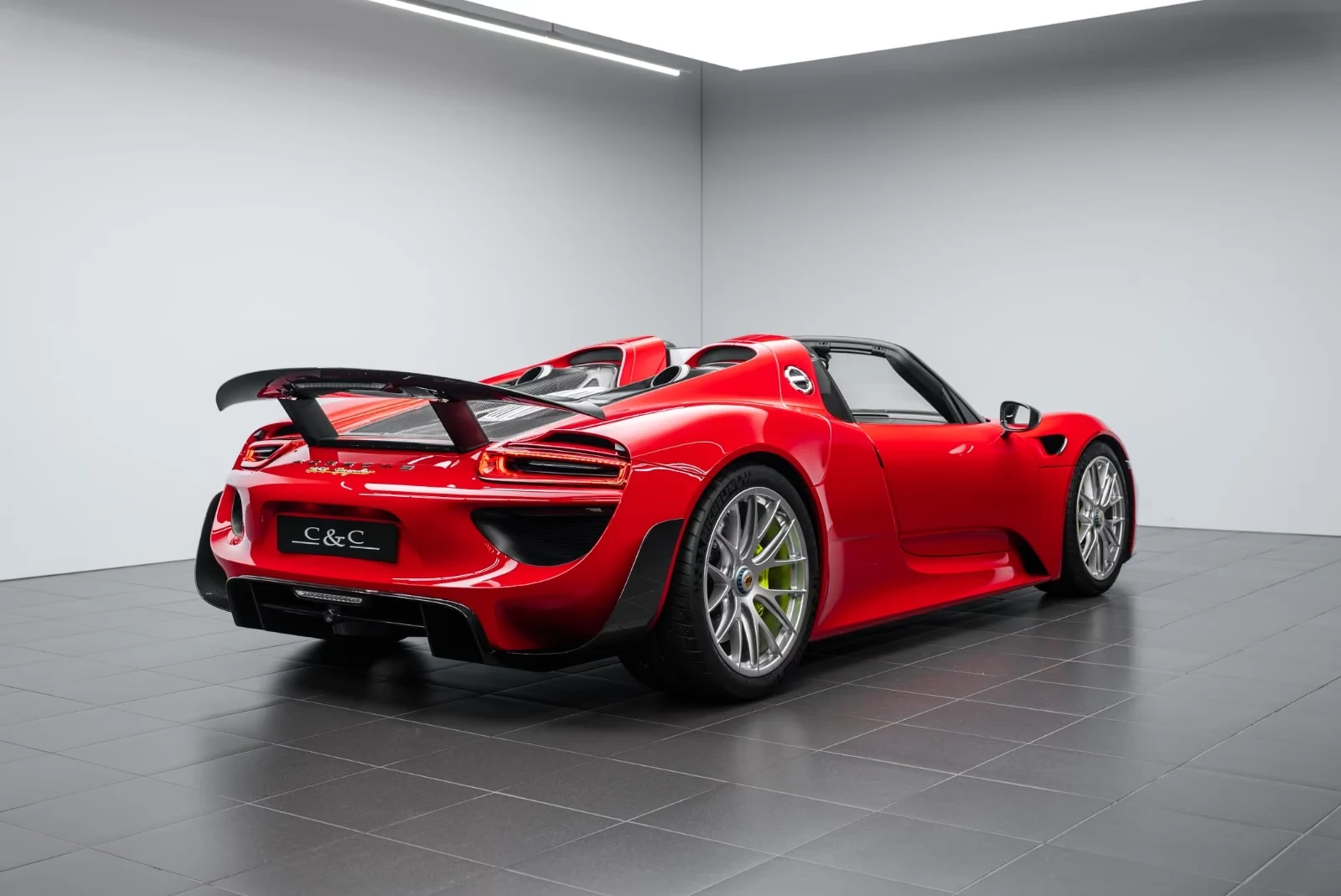 2014 Porsche 918 Spyder, 3/33