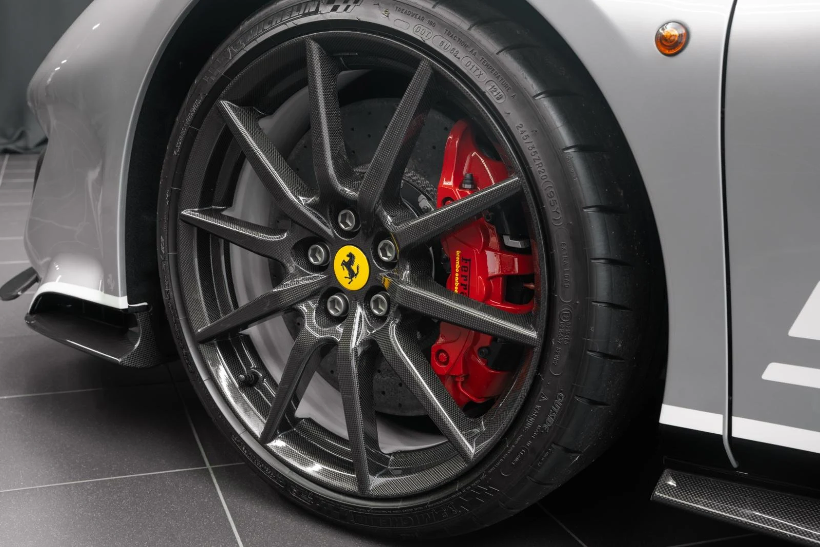 2021 Ferrari 488 Pista Piloti, 17/28