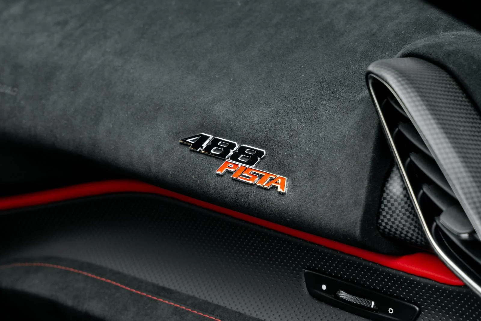 2021 Ferrari 488 Pista Piloti, 25/28