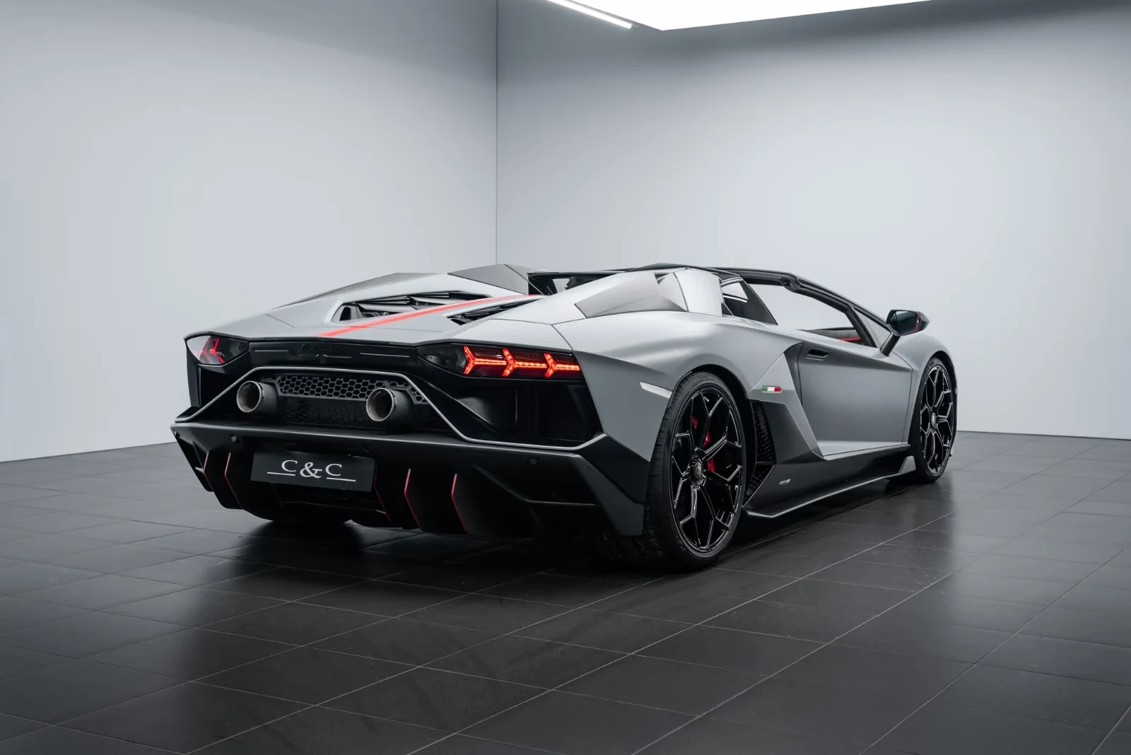 2022 Lamborghini Aventador Ultimae Roadster, 3/27