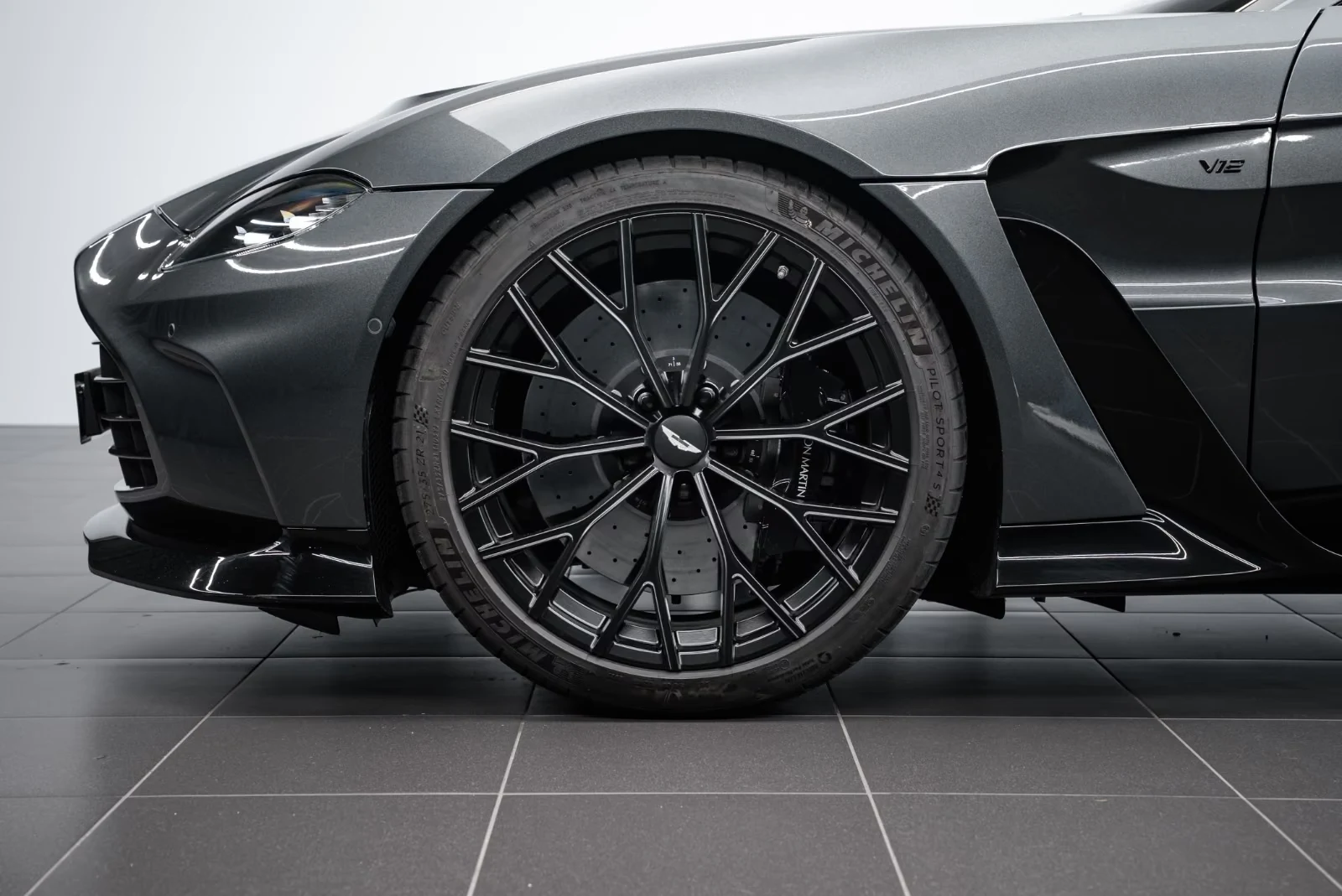 2023 Aston Martin V12 Vantage Roadster, 6/23