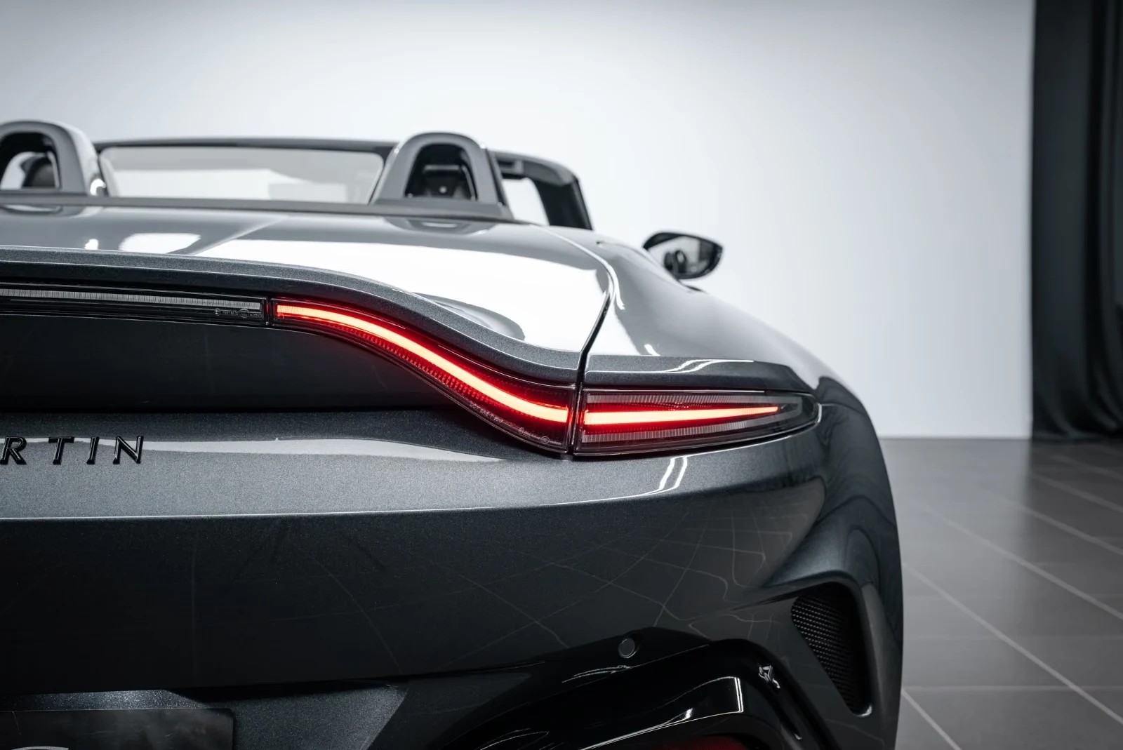 2023 Aston Martin V12 Vantage Roadster, 7/23