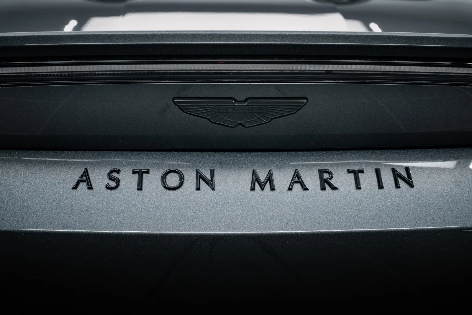 2023 Aston Martin V12 Vantage Roadster, 8/23