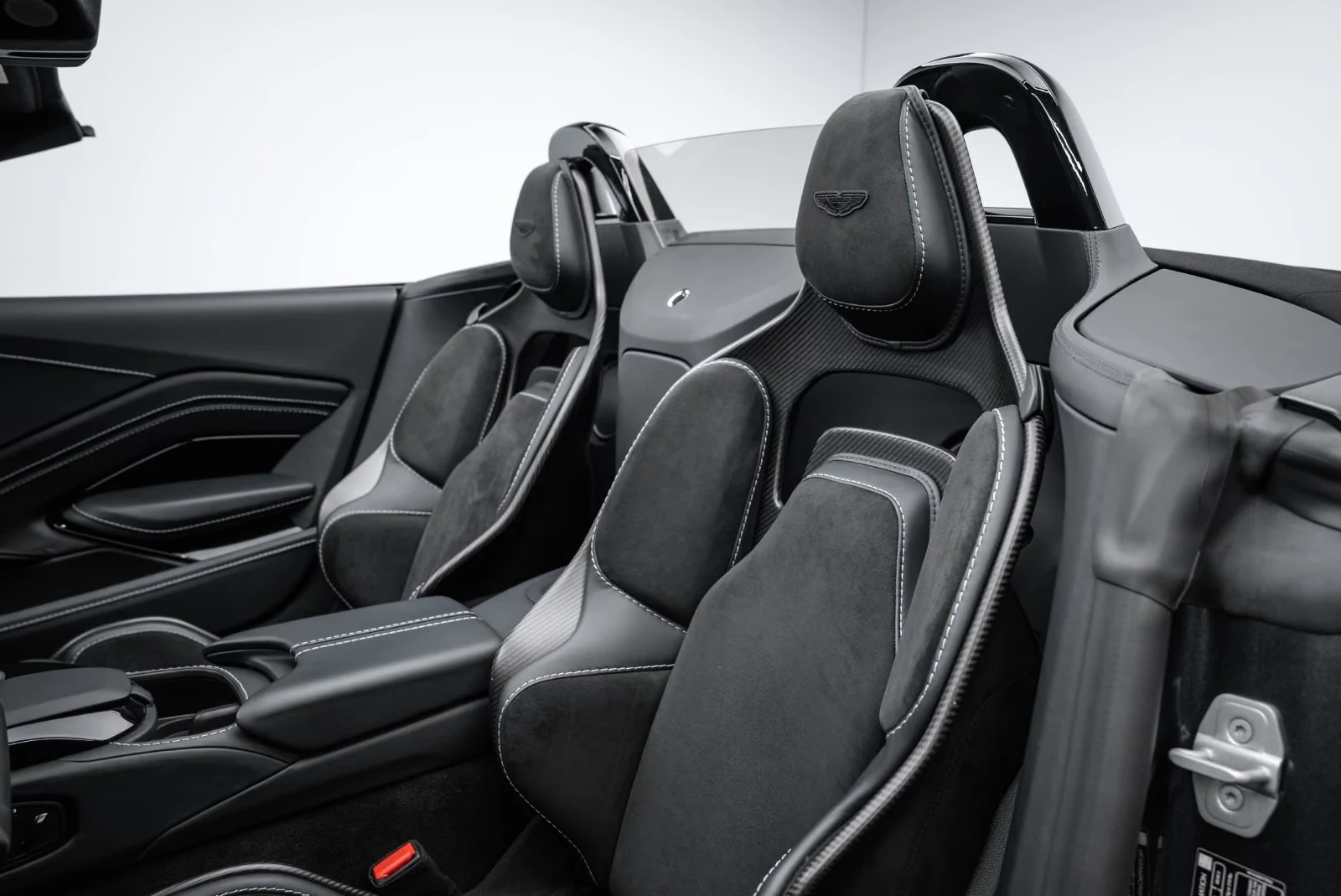 2023 Aston Martin V12 Vantage Roadster, 11/23