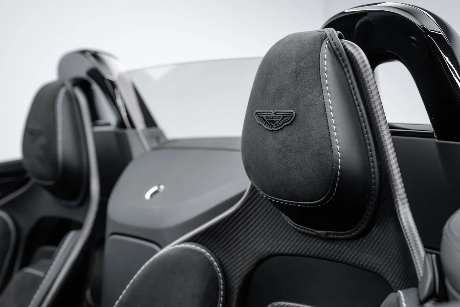 2023 Aston Martin V12 Vantage Roadster, 12/23