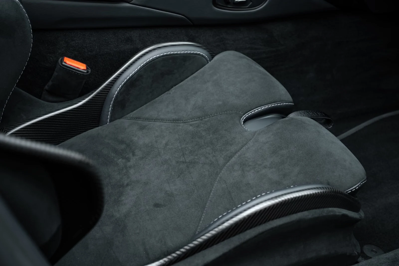 2023 Aston Martin V12 Vantage Roadster, 14/23