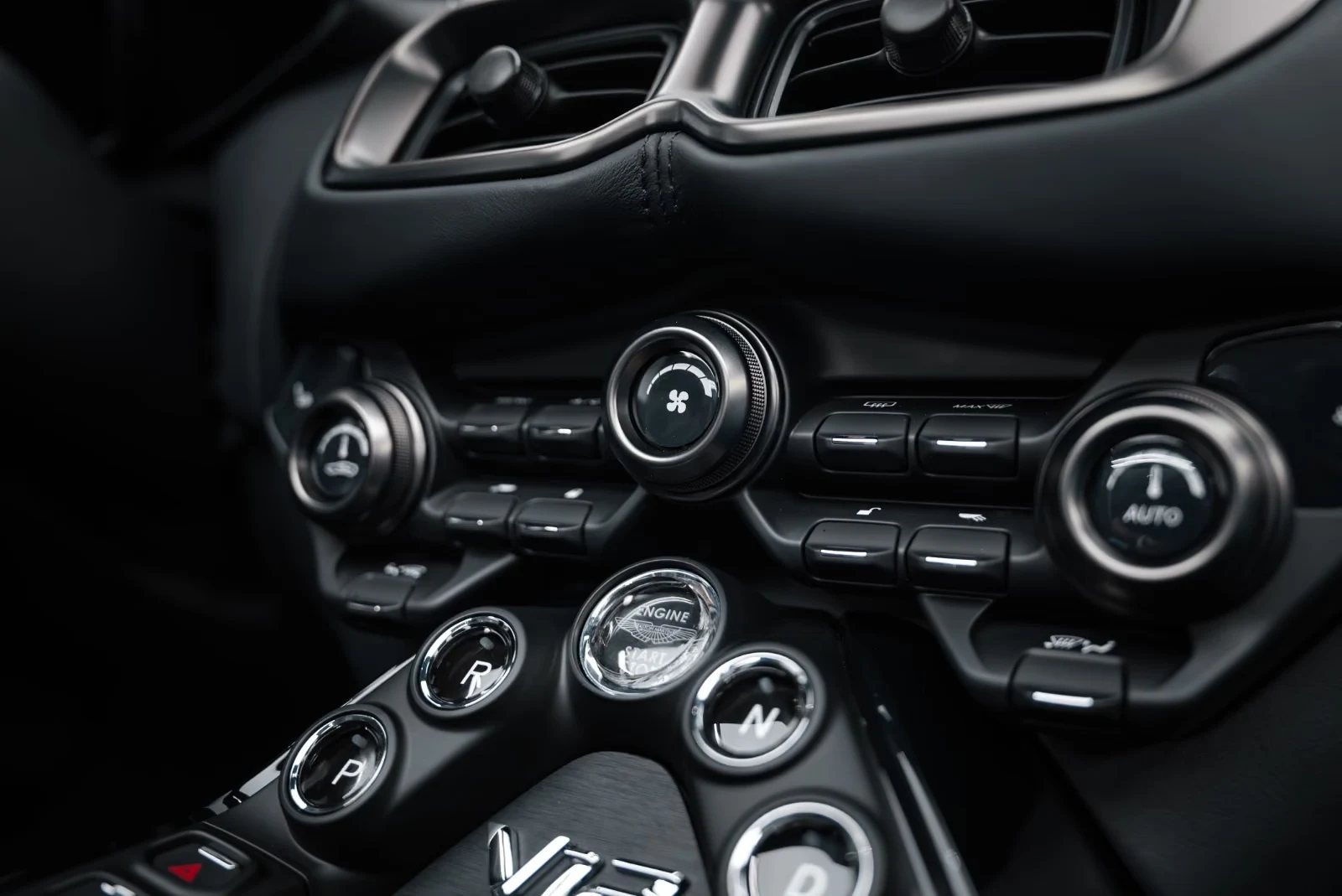 2023 Aston Martin V12 Vantage Roadster, 17/23
