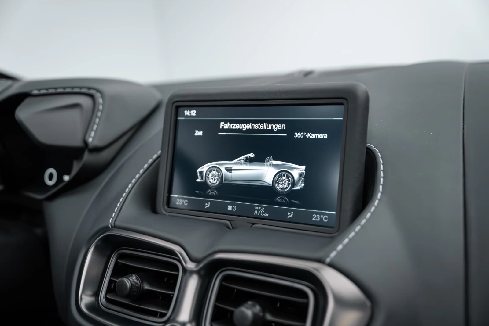 2023 Aston Martin V12 Vantage Roadster, 18/23