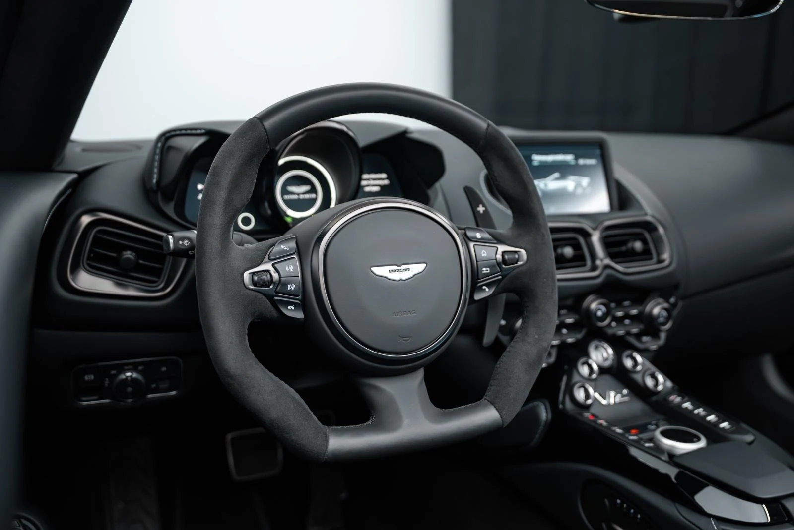 2023 Aston Martin V12 Vantage Roadster, 20/23