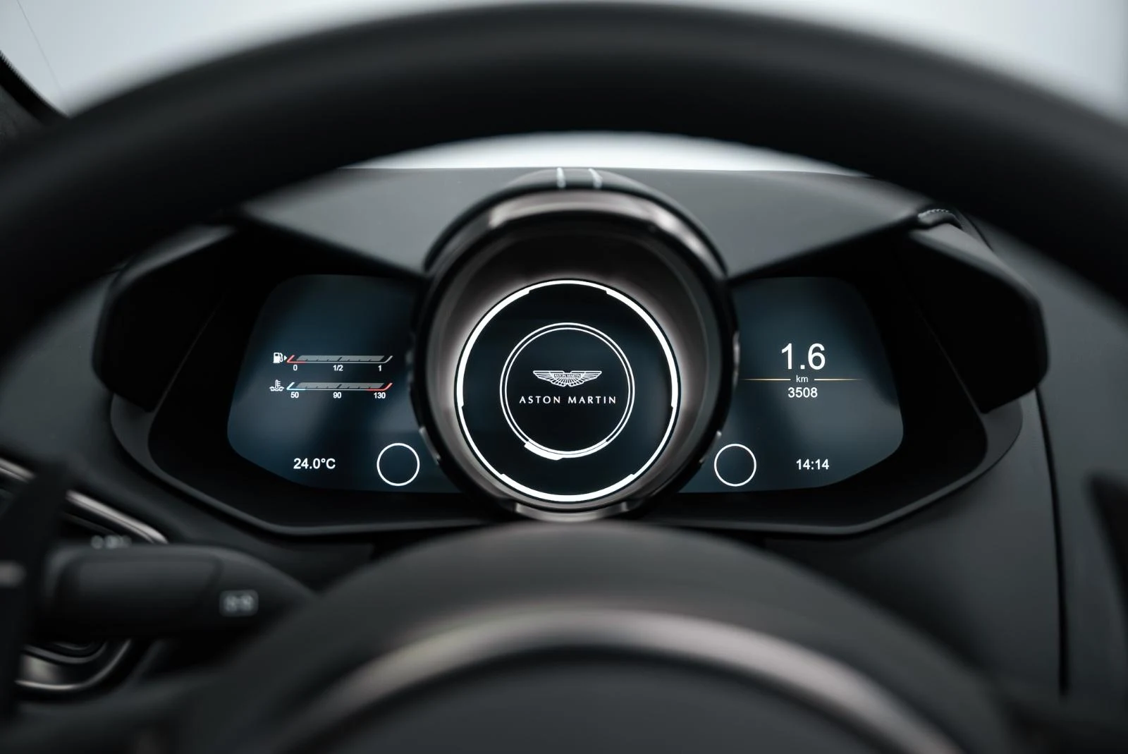2023 Aston Martin V12 Vantage Roadster, 21/23