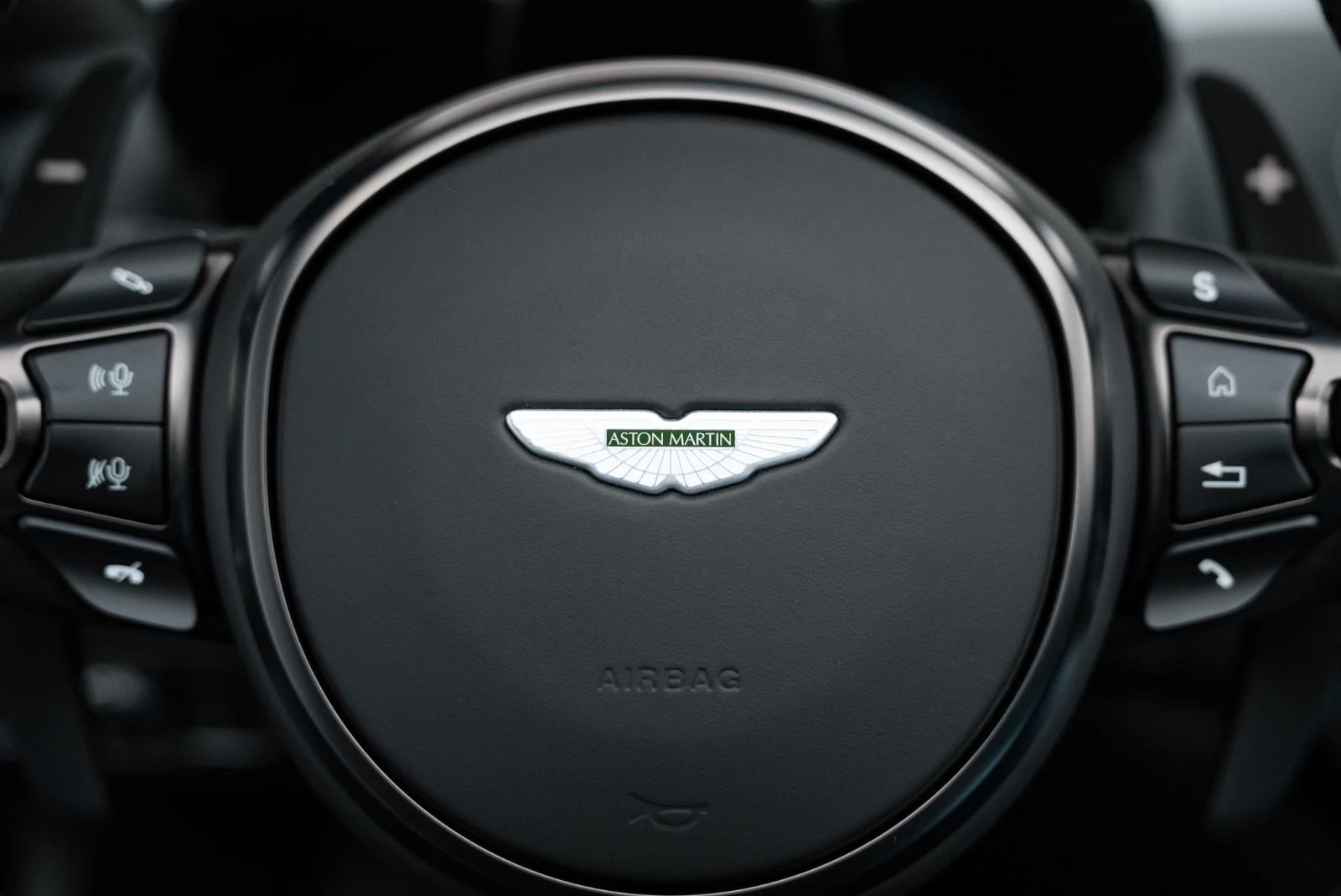2023 Aston Martin V12 Vantage Roadster, 22/23