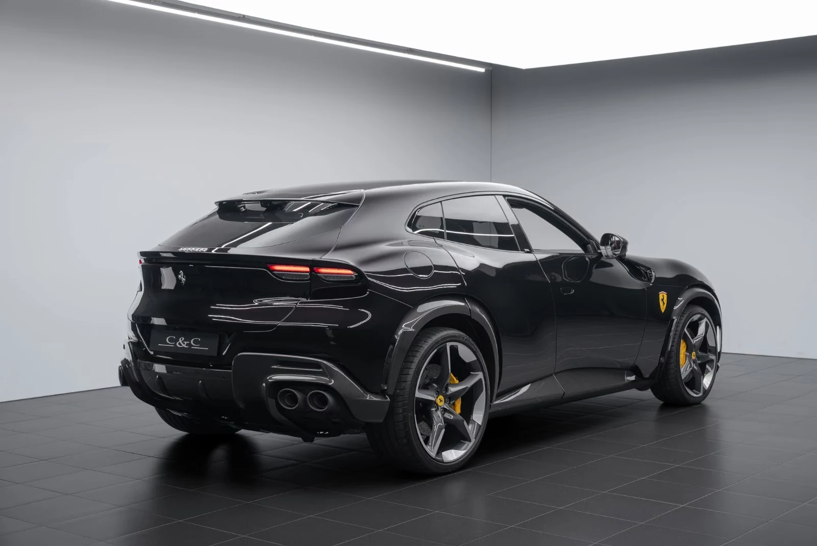 2025 Ferrari Purosangue, 2/33