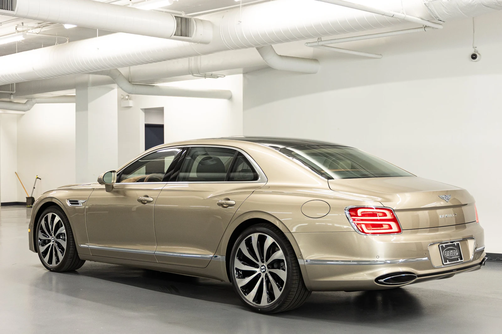 2026 Bentley Flying Spur V8 (4th Generation), 3/20