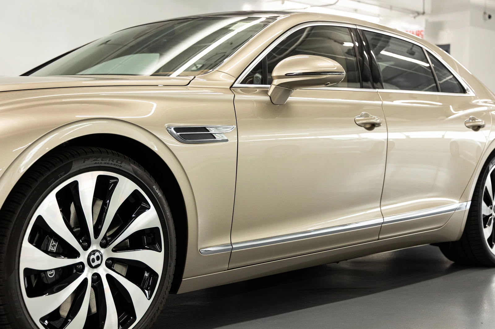 2026 Bentley Flying Spur V8 (4th Generation), 14/20
